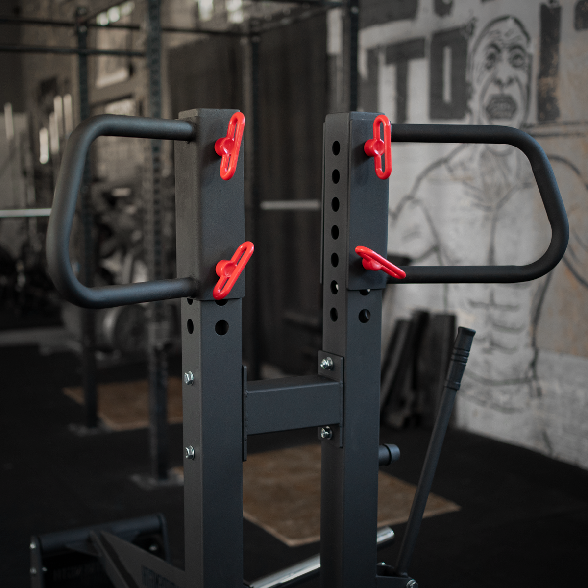 B-WARE Riot Belt Squat Machine incl. Belt & Carabiner - Strength Shop