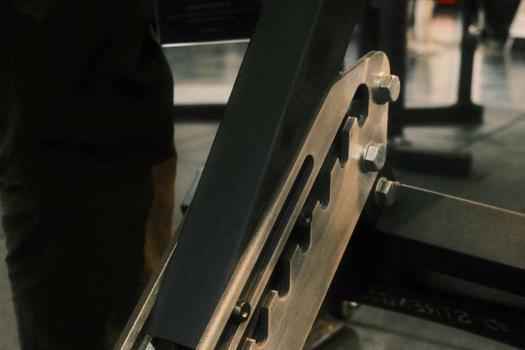 Pro Hyperextension “Bulldog” – Commercial Back Extension Machine (Expected availability: June 2026) - Strength Shop