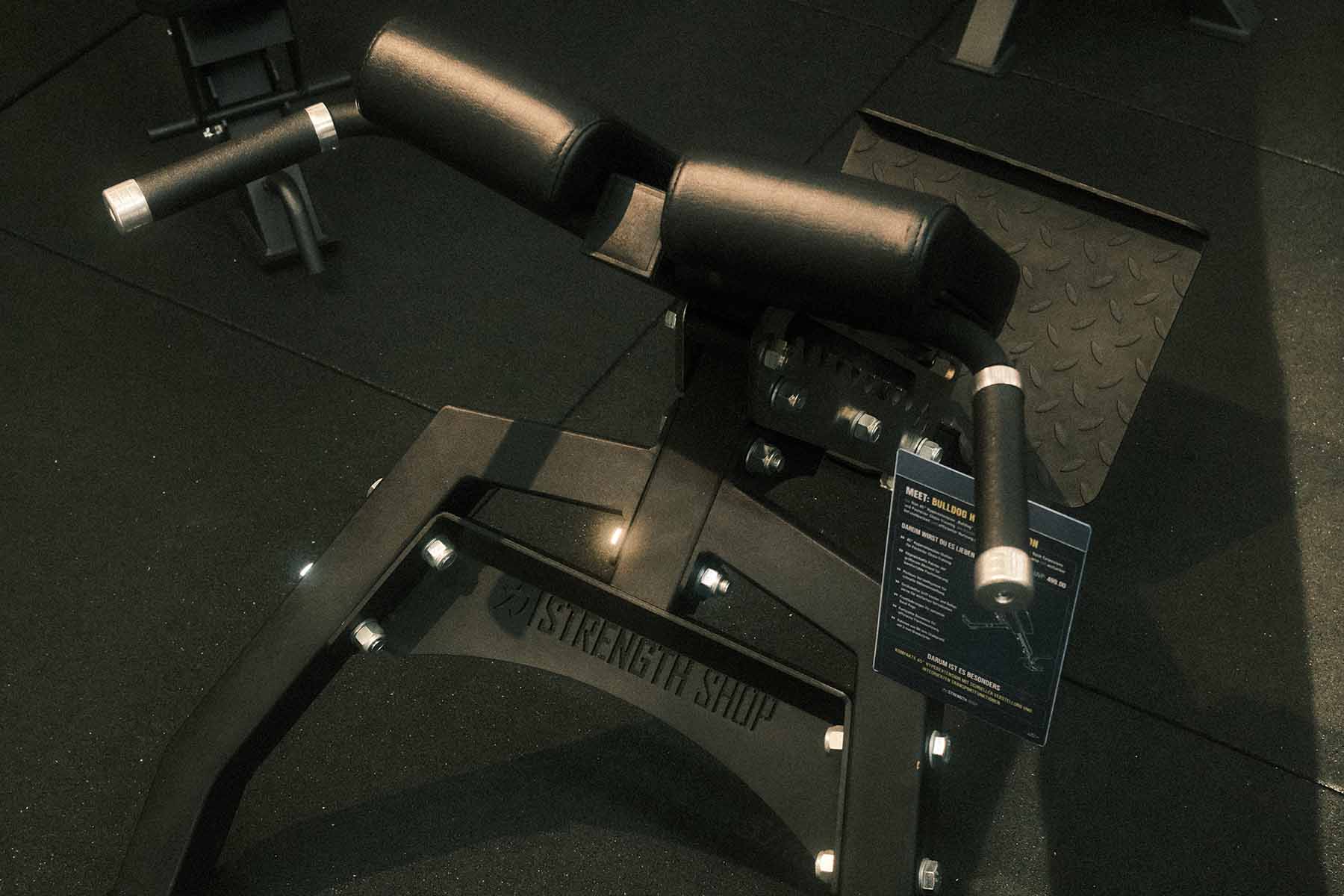 Pro Hyperextension “Bulldog” – Commercial Back Extension Machine (Expected availability: June 2026) - Strength Shop