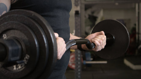 EZ Curl Bar Guide: Weight, Key Exercises and How the Angled Grip Changes Arm Training