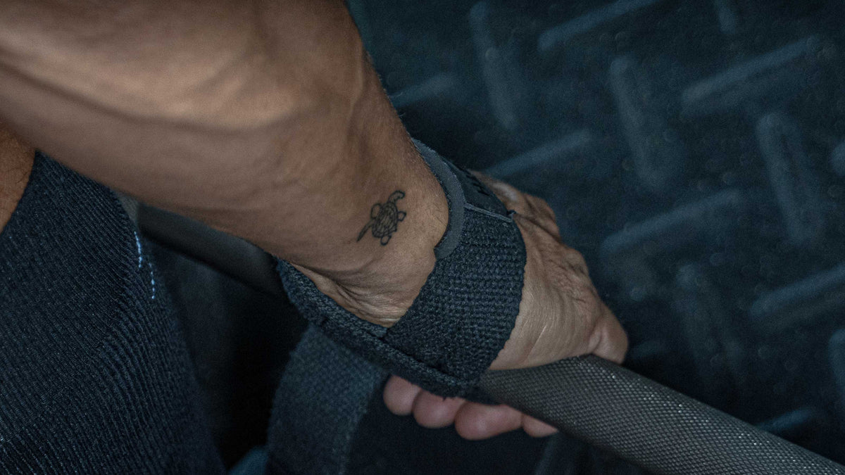 Deadlift Grip Guide: Double Overhand, Mixed Grip, Hook Grip and Straps