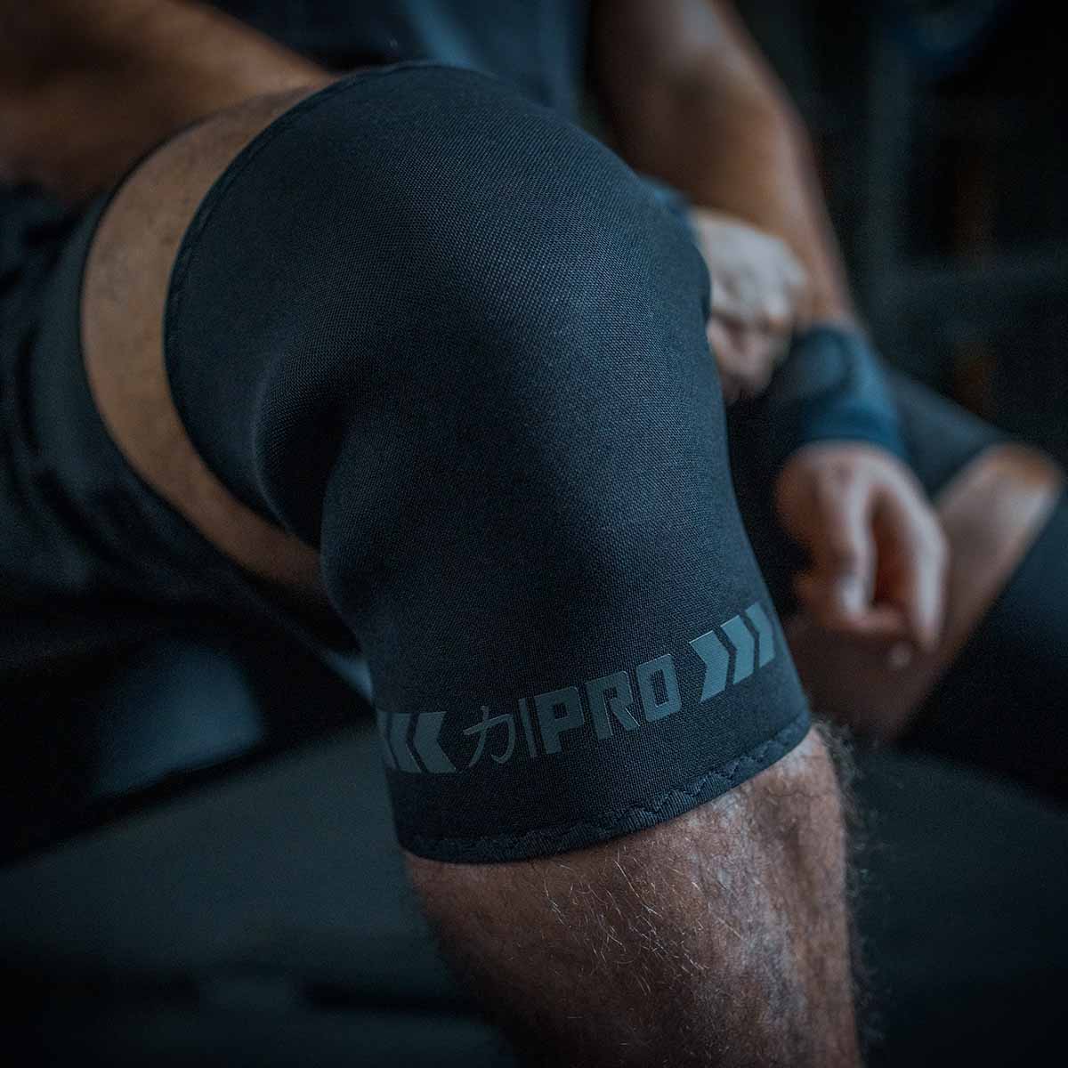 7mm Inferno PRO Knee Sleeves - Extra Stiff Neoprene, Stealth - IPF Approved - Strength Shop