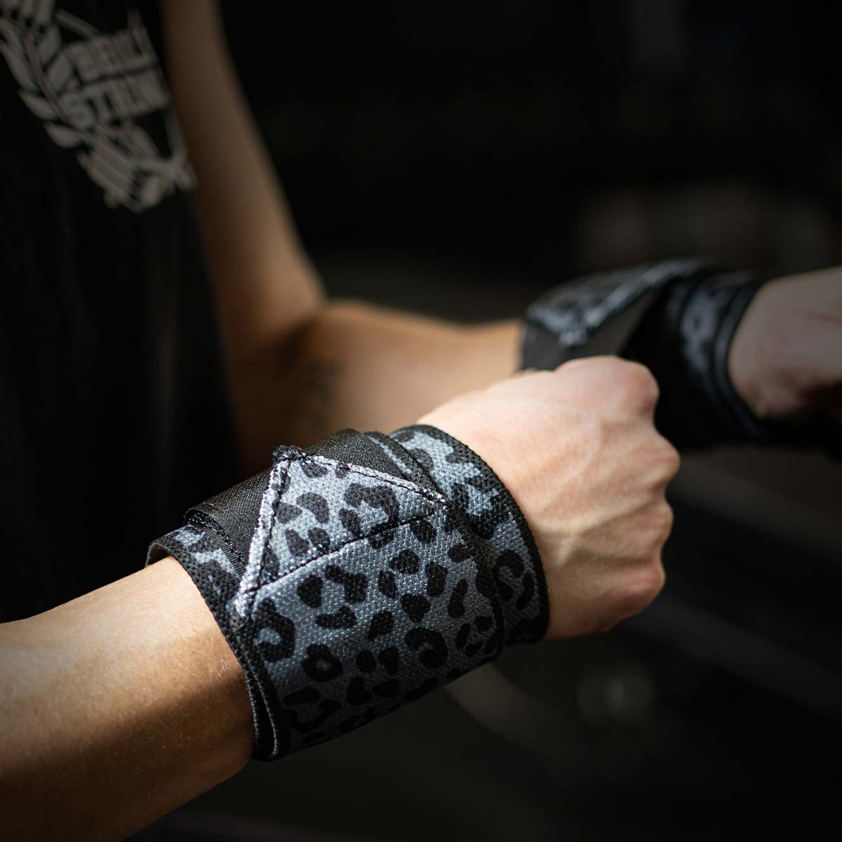 Medium Wrist Wraps, Dark Leo - IPF Approved – 30cm/60cm - Strength Shop